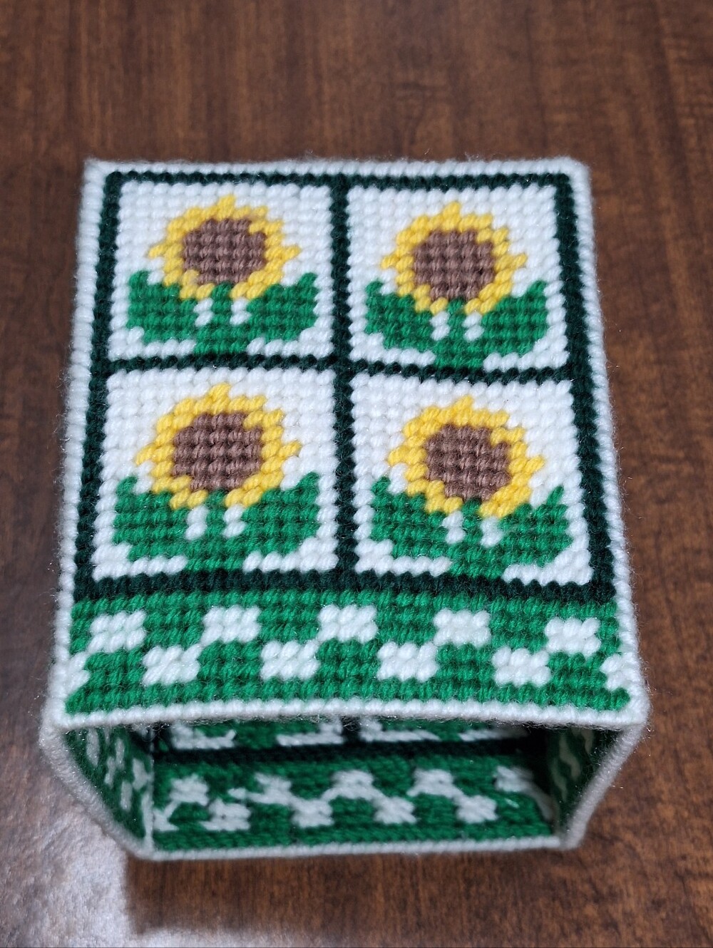 Vintage Retro MCM Handmade Needlecraft Sunflower Tissue Box Cover Yellow Green - Picture 7 of 13